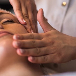 Mukhabhyanga: Massaggio Viso Ayurvedico e Punti Marma | Pharmaitalia