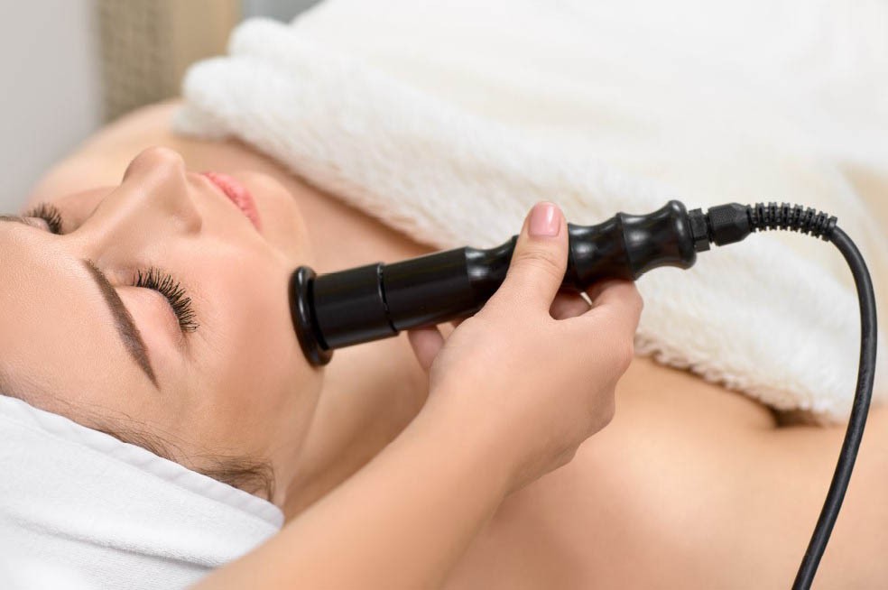 Radiofrequenza Viso e Collo 2026: Il Lifting Naturale che Supera il Botulino